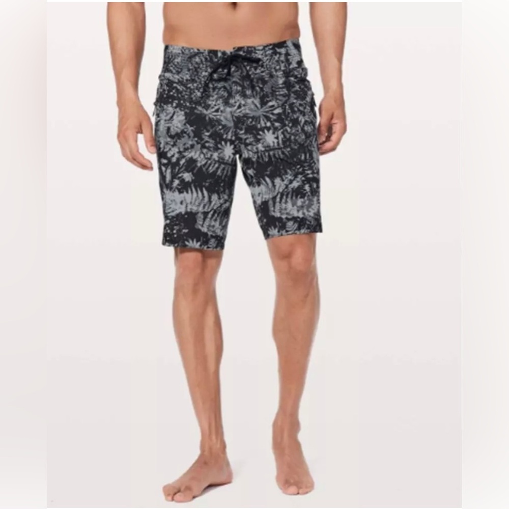 Lululemon NEW Current State Short